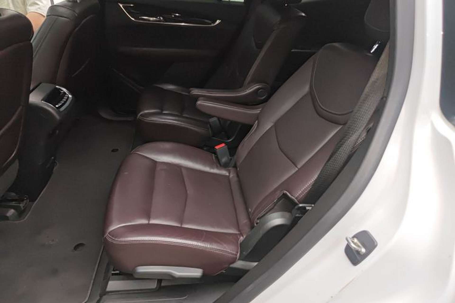 Used Cadillac XT6 2020 28T Six-Seater Four-Wheel-Drive Luxury Version Left Rear Seat
