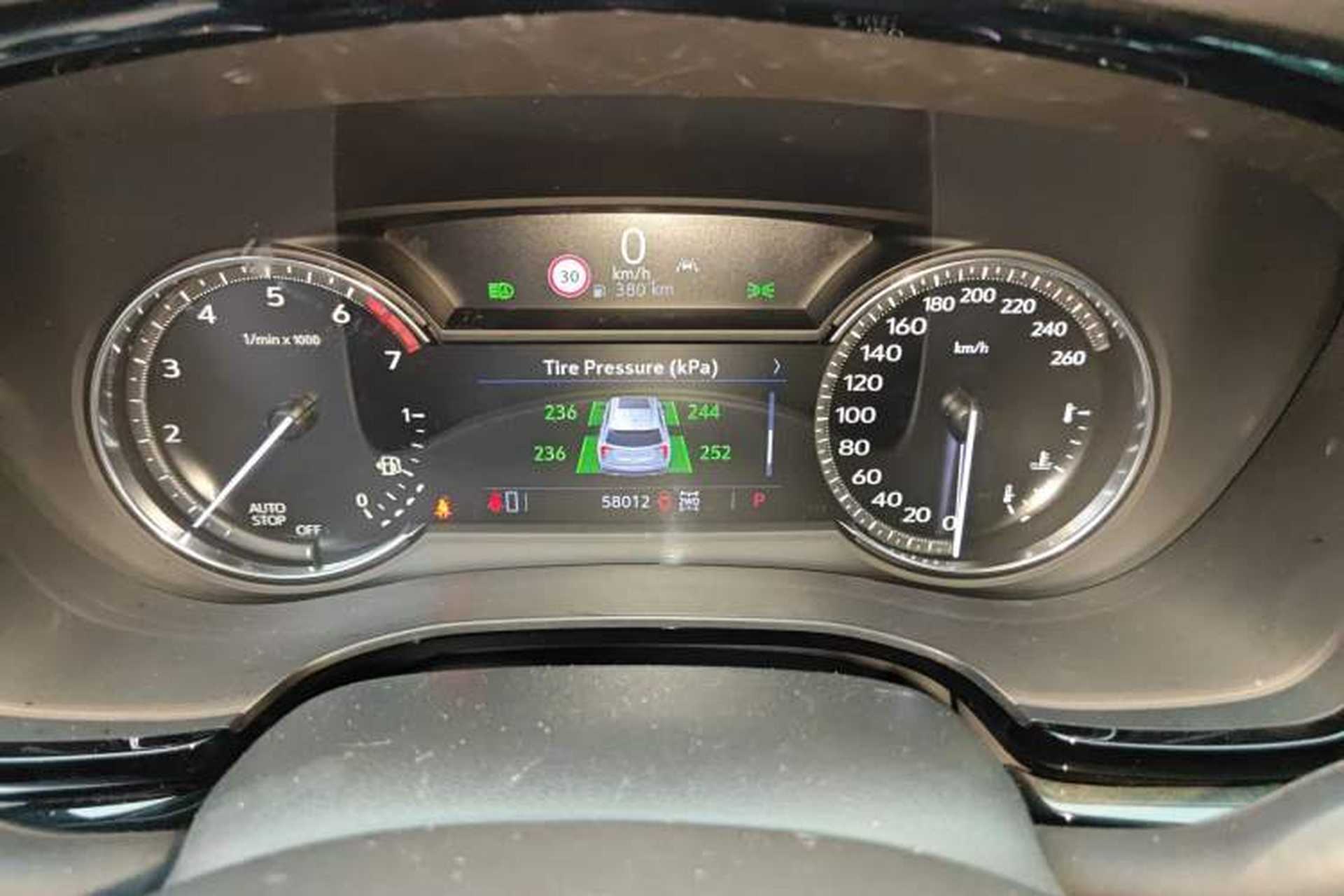 Used Cadillac XT6 2020 28T Six-Seater Four-Wheel-Drive Luxury Version Odometer Close Up