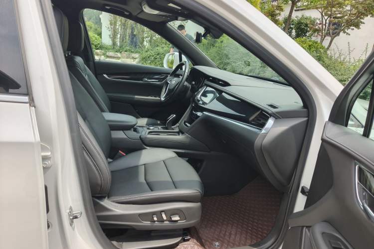 Used Cadillac XT6 2020 28T Six-Seater Four-Wheel-Drive Luxury Version Right Front Seat