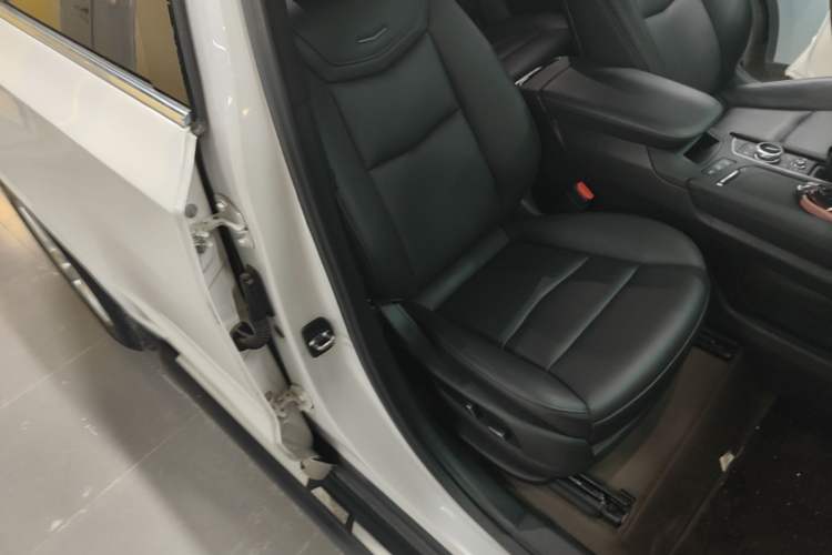 Used Cadillac XT6 2020 28T 7-Seater Four-Wheel Drive Luxury Version Right Front Seat