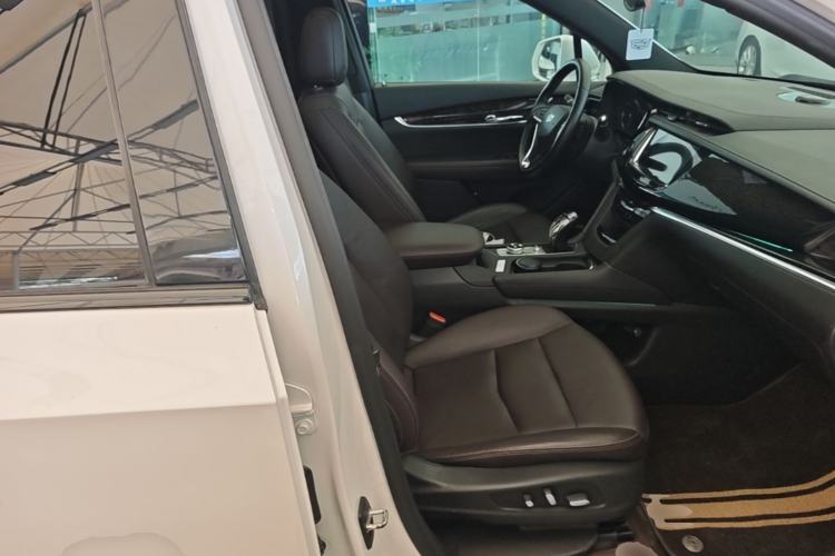 Used Cadillac XT6 2020 28T Six-Seater Four-Wheel-Drive Luxury Version Right Front Seat
