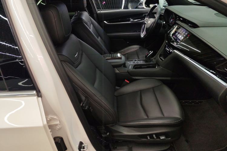 Used Cadillac XT6 2020 28T Six-Seater Four-Wheel-Drive Luxury Version Right Front Seat