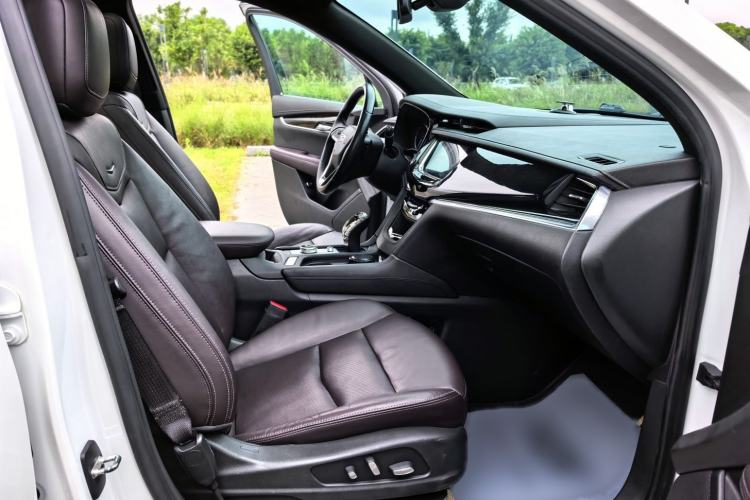 Used Cadillac XT6 2020 28T Six-Seater Four-Wheel-Drive Luxury Version Right Front Seat