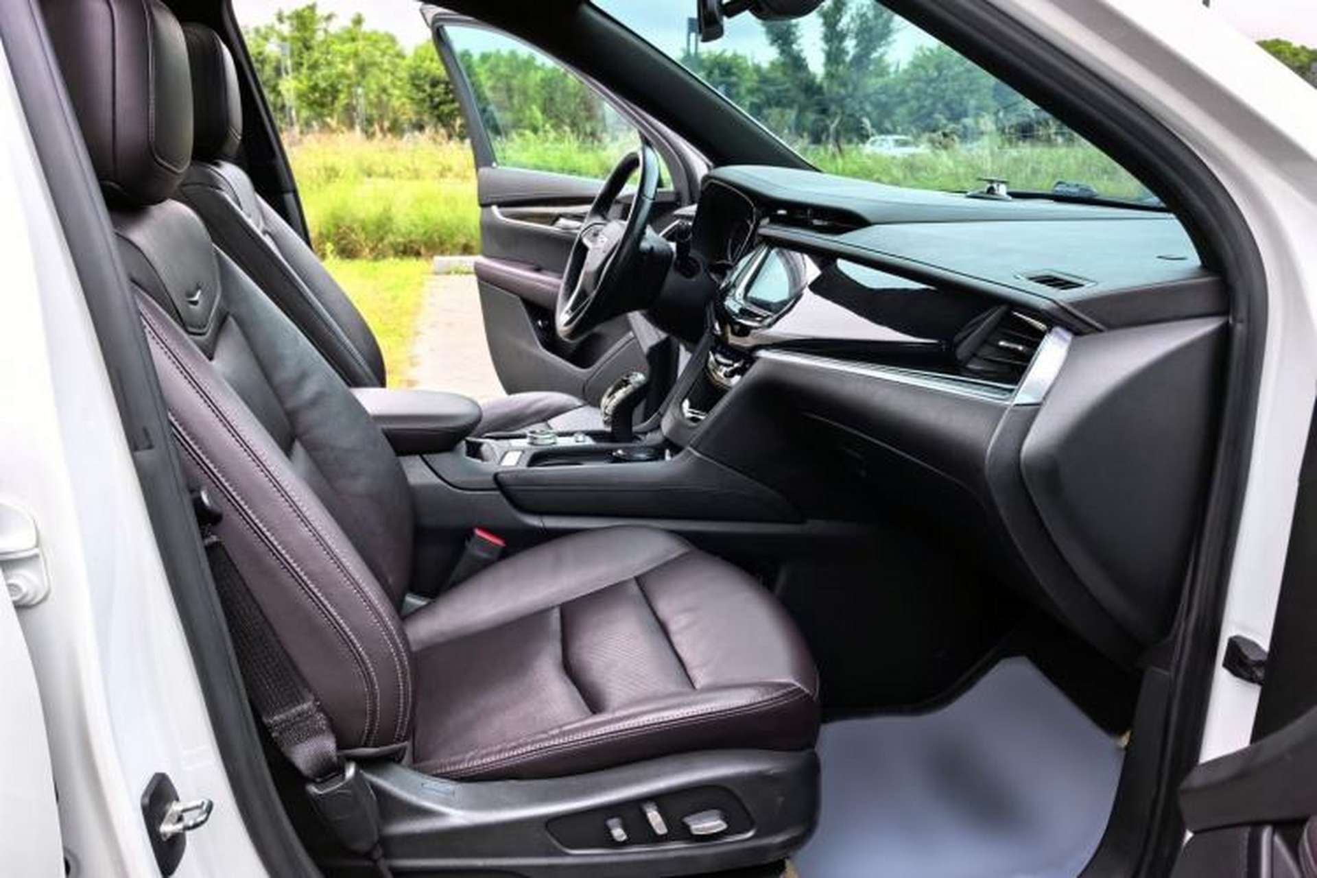 Used Cadillac XT6 2020 28T Six-Seater Four-Wheel-Drive Luxury Version Right Front Seat