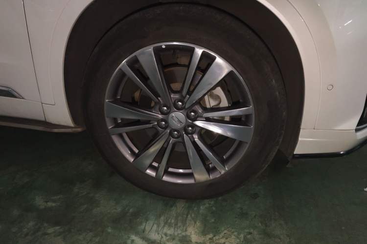 Used Cadillac XT6 2020 28T Seven-Seater Four-Wheel-Drive Luxury Version Right Front Wheel Hub
