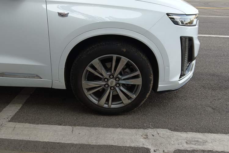 Used Cadillac XT6 2020 28T Six-Seater Luxury Version Right Front Wheel Hub