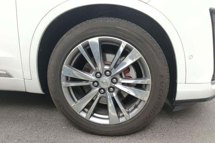 Used Cadillac XT6 2020 28T Six-Seater Luxury Version Right Front Wheel Hub