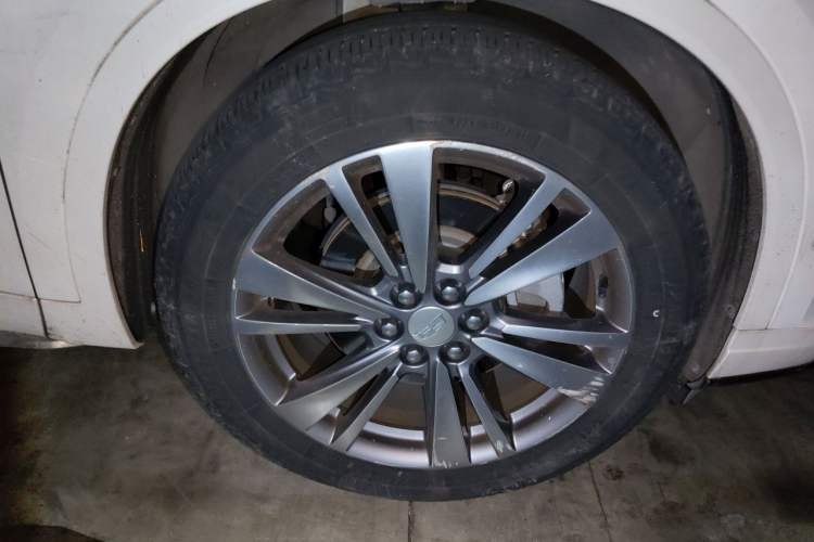 Used Cadillac XT6 2020 28T Six-Seater Four-Wheel-Drive Luxury Version Right Front Wheel Hub