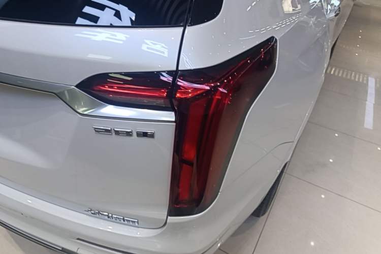 Used Cadillac XT6 2020 28T Six-Seater Four-Wheel-Drive Luxury Version Right Rear Taillight