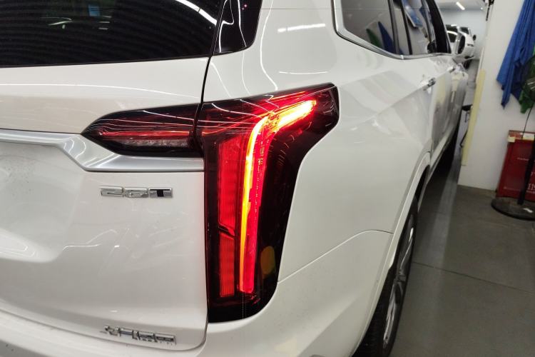 Used Cadillac XT6 2020 28T Six-Seater Four-Wheel-Drive Luxury Version Right Rear Taillight