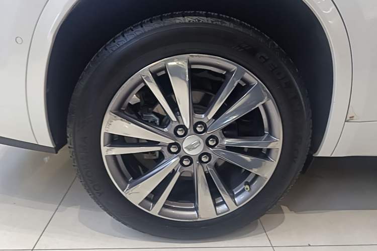 Used Cadillac XT6 2020 28T Six-Seater Four-Wheel-Drive Luxury Version Right Rear Wheel Hub