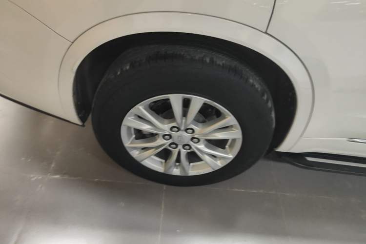 Used Cadillac XT6 2020 28T 7-Seater Four-Wheel Drive Luxury Version Right Rear Wheel Hub