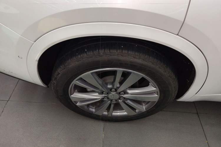 Used Cadillac XT6 2020 28T Six-Seater Four-Wheel-Drive Luxury Version Right Rear Wheel Hub