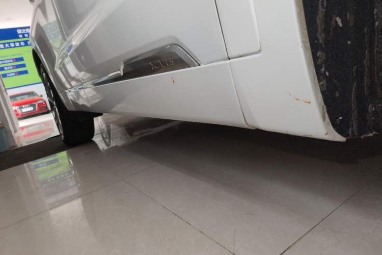 Used Cadillac XT6 2020 28T Six-Seater Luxury Version Right Side Sill