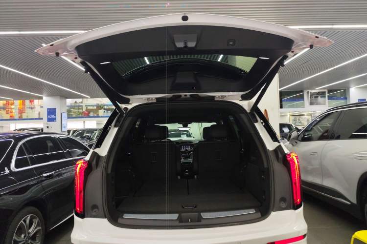 Used Cadillac XT6 2020 28T Six-Seater Four-Wheel-Drive Luxury Version Trunk