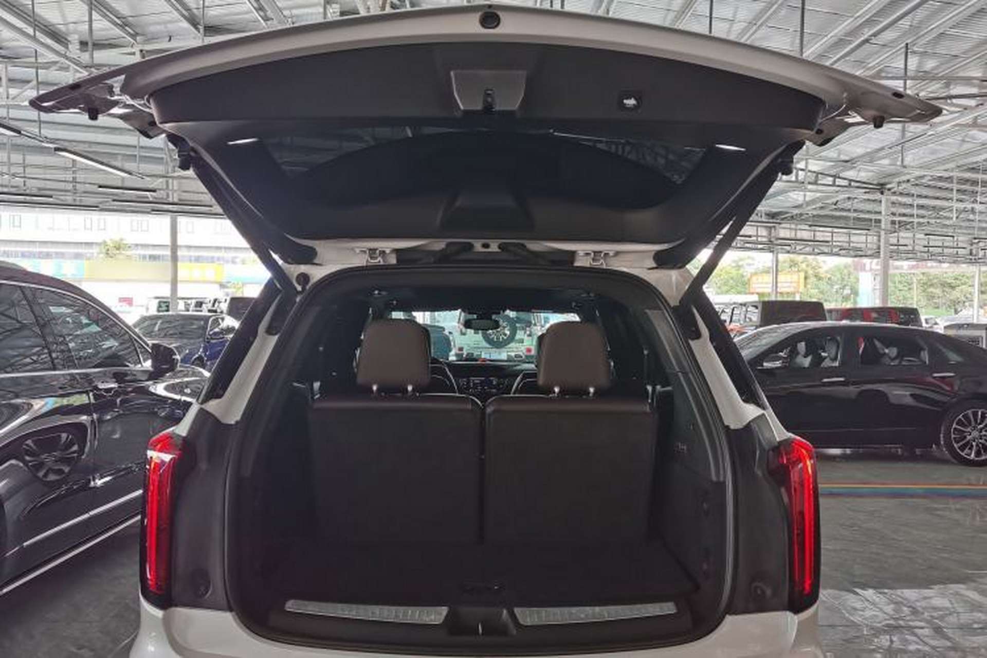 Used Cadillac XT6 2020 28T Six-Seater Four-Wheel-Drive Luxury Version Trunk