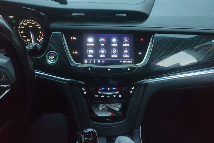 Used Cadillac XT6 2021 2.0T 7-Seater Four-Wheel Drive Luxury Version Audio And AC Panel