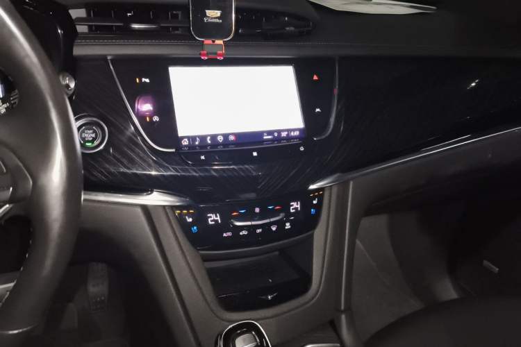 Used Cadillac XT6 2021 28T Six-Seater Four-Wheel-Drive Luxury Version Audio And AC Panel