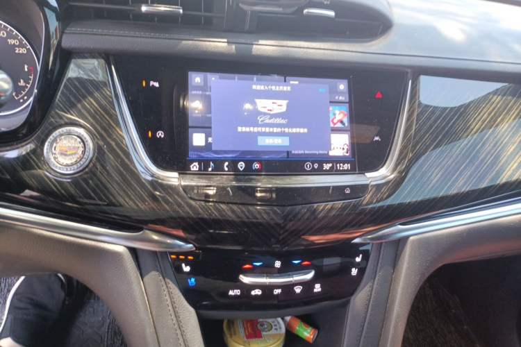 Used Cadillac XT6 2021 2.0T Six-Seater Four-Wheel-Drive Platinum Edition Audio And AC Panel