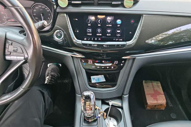 Used Cadillac XT6 2021 2.0T Six-Seater Four-Wheel-Drive Prestige Version Audio And AC Panel