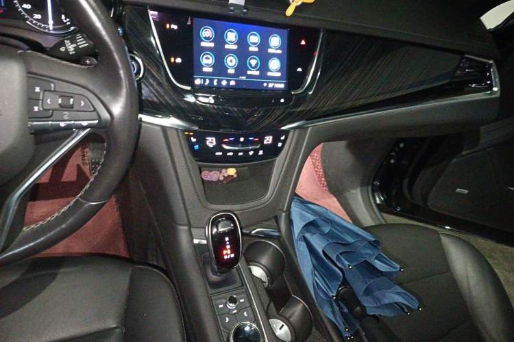 Used Cadillac XT6 2021 2.0T 7-Seater Four-Wheel Drive Luxury Version Audio And AC Panel