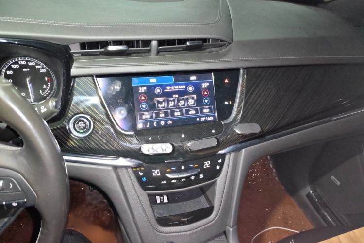 Used Cadillac XT6 2021 28T Six-Seater Four-Wheel-Drive Luxury Version Audio And AC Panel