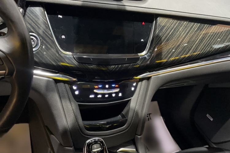 Used Cadillac XT6 2021 2.0T 7-Seater Four-Wheel Drive Luxury Version Audio And AC Panel