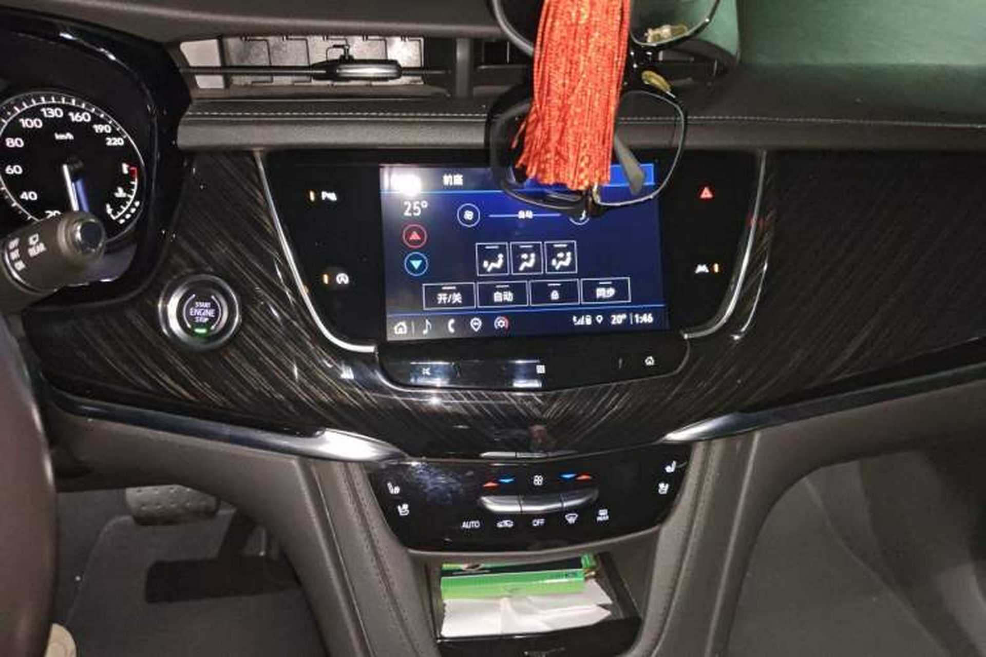 Used Cadillac XT6 2021 2.0T Six-Seater Four-Wheel-Drive Luxury Version Audio And AC Panel
