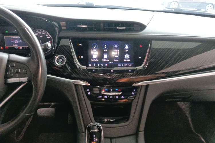 Used Cadillac XT6 2021 2.0T Six-Seater Four-Wheel-Drive Luxury Version Audio And AC Panel