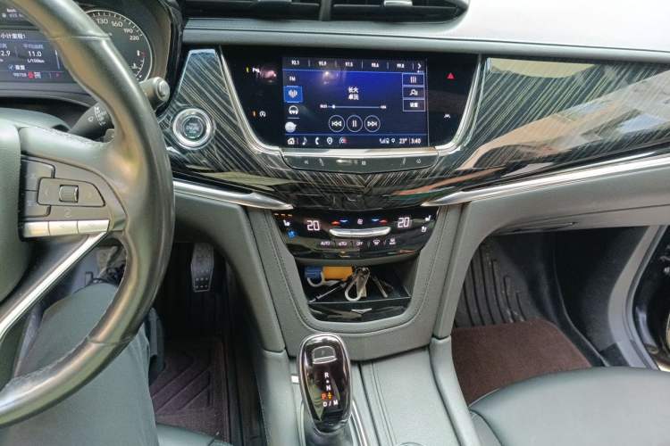 Used Cadillac XT6 2021 2.0T Six-Seater Four-Wheel-Drive Luxury Version Audio And AC Panel