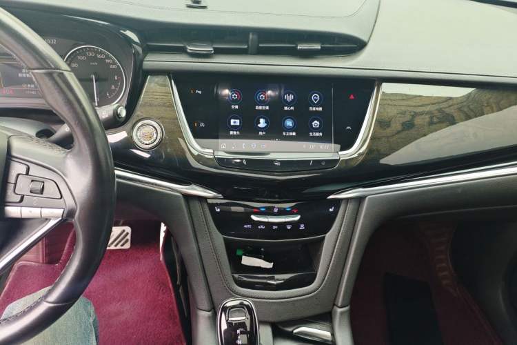 Used Cadillac XT6 2021 2.0T 7-Seater Two-Wheel-Drive Luxury Version Audio And AC Panel