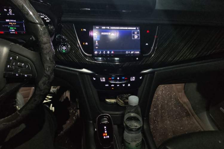 Used Cadillac XT6 2021 2.0T 6-Seater Two-Wheel Drive Luxury Version Audio And AC Panel