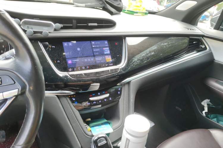 Used Cadillac XT6 2021 2.0T Six-Seater Four-Wheel-Drive Luxury Version Audio And AC Panel