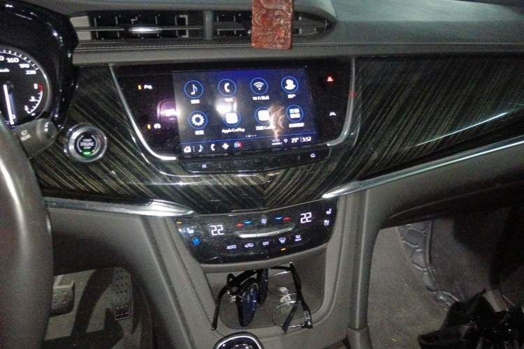 Used Cadillac XT6 2021 28T Six-Seater Four-Wheel-Drive Luxury Version Audio And AC Panel