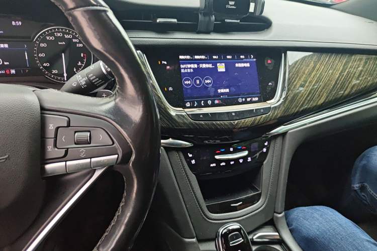 Used Cadillac XT6 2021 2.0T 7-Seater Four-Wheel Drive Luxury Version Audio And AC Panel