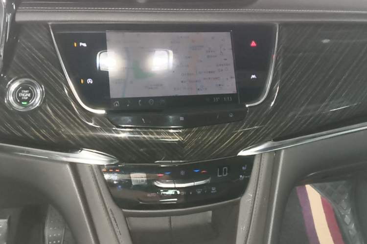 Used Cadillac XT6 2021 28T Six-Seater Four-Wheel-Drive Luxury Version Audio And AC Panel