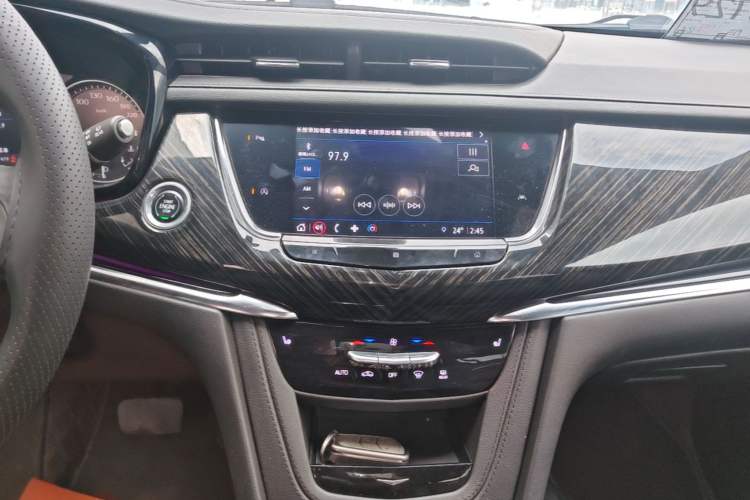 Used Cadillac XT6 2021 2.0T 6-Seater Two-Wheel Drive Luxury Version Audio And AC Panel