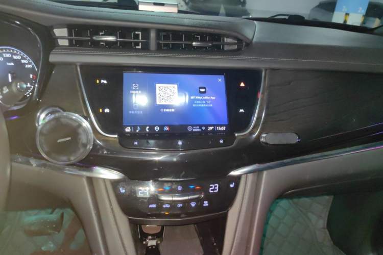 Used Cadillac XT6 2021 2.0T 7-Seater Two-Wheel-Drive Luxury Version Audio And AC Panel