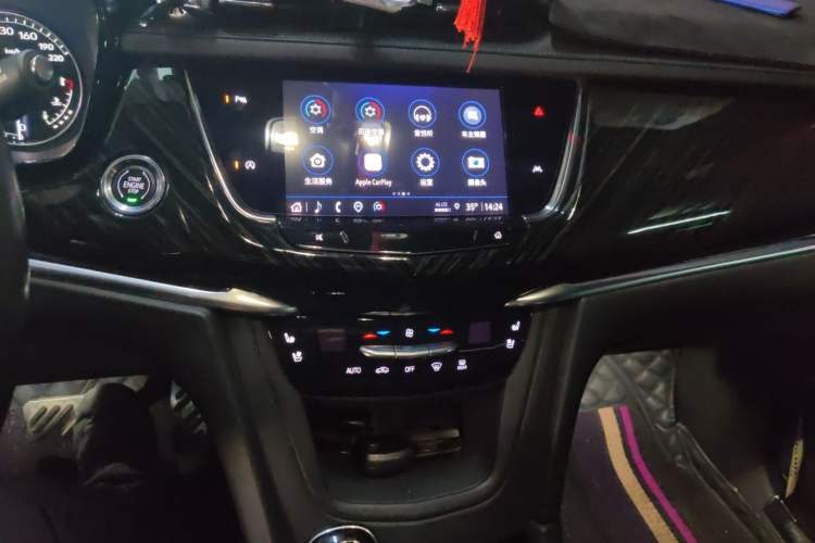 Used Cadillac XT6 2021 28T Six-Seater Four-Wheel-Drive Luxury Version Audio And AC Panel