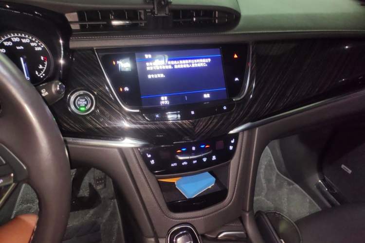 Used Cadillac XT6 2021 2.0T Six-Seater Four-Wheel-Drive Luxury Version Audio And AC Panel