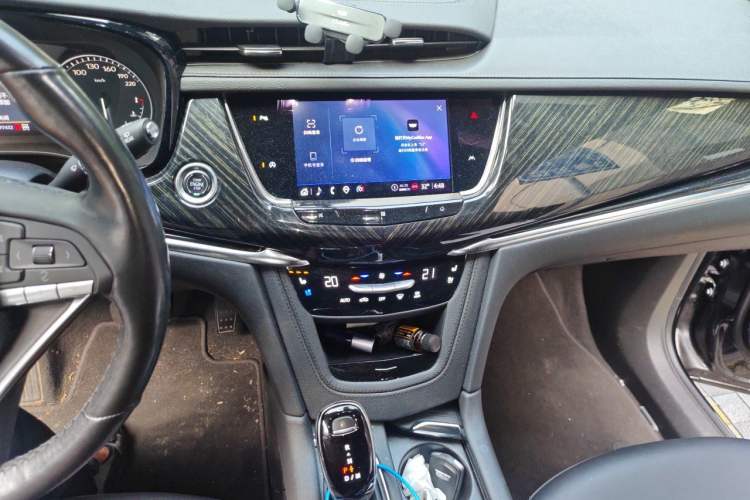Used Cadillac XT6 2021 2.0T Six-Seater Four-Wheel-Drive Luxury Version Audio And AC Panel
