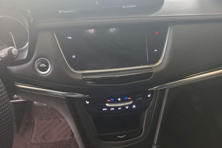 Used Cadillac XT6 2021 2.0T Seven-Seater Four-Wheel Drive Luxury Version Audio And AC Panel