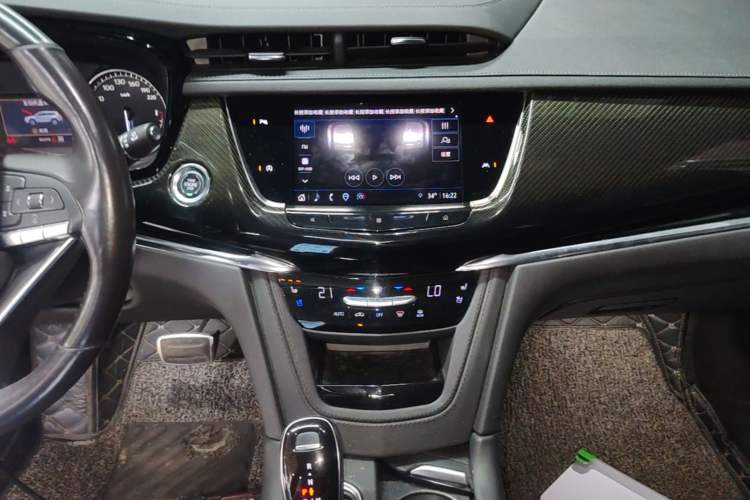 Used Cadillac XT6 2021 2.0T Six-Seater Four-Wheel-Drive Prestige Version Audio And AC Panel