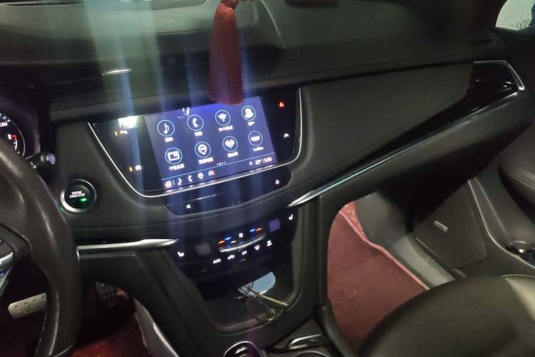 Used Cadillac XT6 2021 2.0T Six-Seater Four-Wheel-Drive Luxury Version Audio And AC Panel