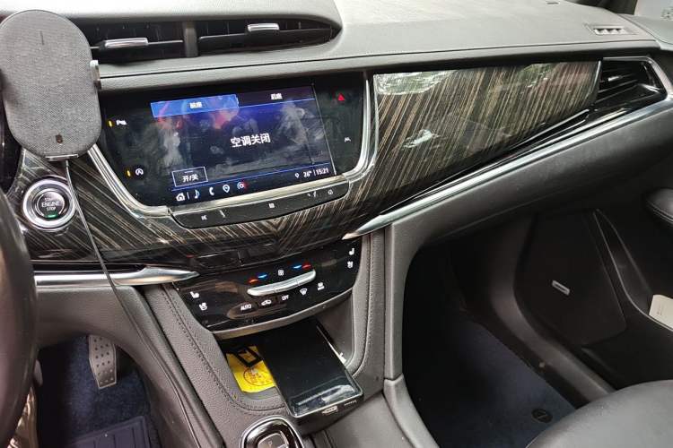 Used Cadillac XT6 2021 28T Six-Seater Four-Wheel-Drive Luxury Version Audio And AC Panel