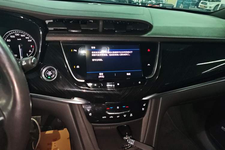 Used Cadillac XT6 2021 28T Six-Seater Four-Wheel-Drive Luxury Version Audio And AC Panel