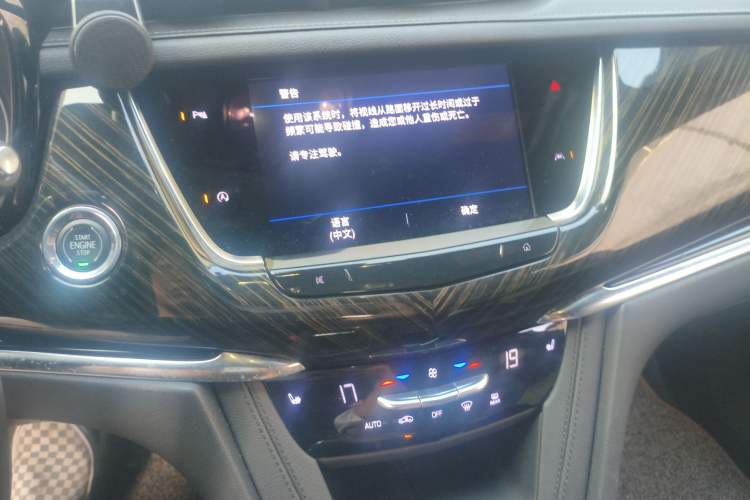 Used Cadillac XT6 2021 2.0T 6-Seater Two-Wheel Drive Luxury Version Audio And AC Panel