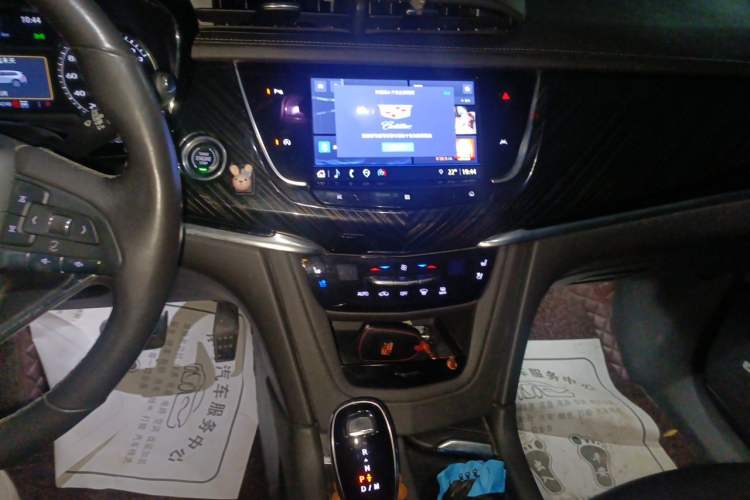 Used Cadillac XT6 2021 2.0T Six-Seater Four-Wheel-Drive Luxury Version Audio And AC Panel