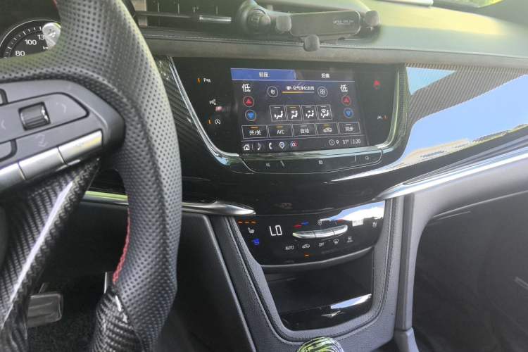 Used Cadillac XT6 2021 28T Six-Seater Four-Wheel-Drive Platinum Sport Edition Audio And AC Panel