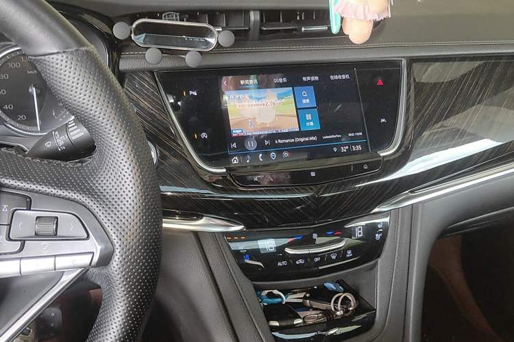 Used Cadillac XT6 2021 28T Six-Seater Four-Wheel-Drive Luxury Version Audio And AC Panel